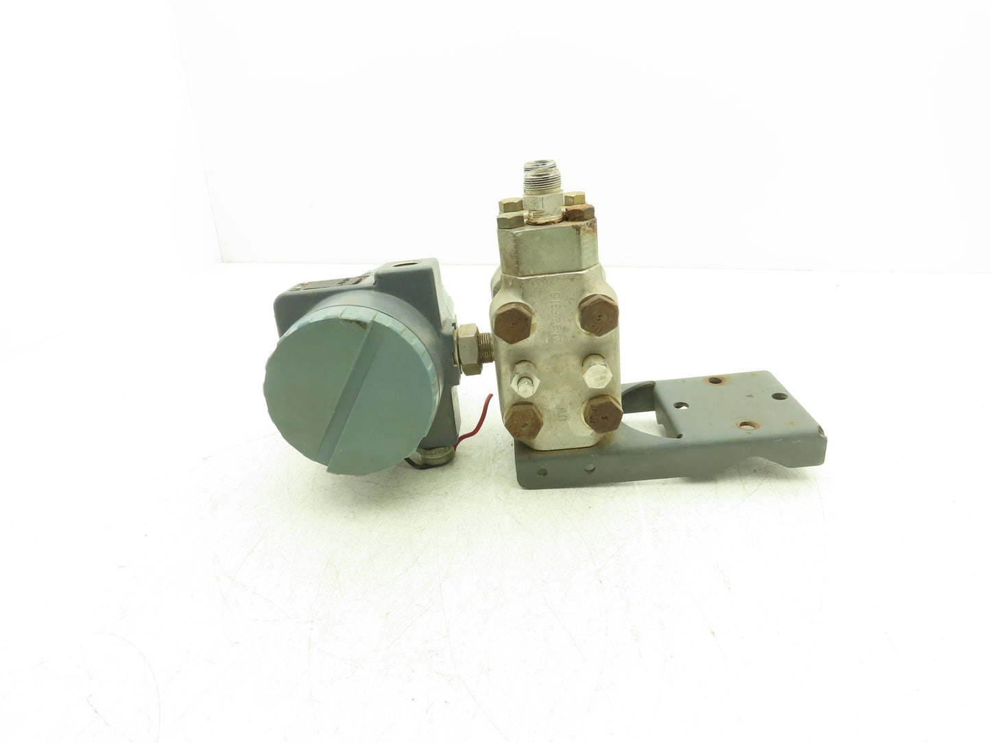 Foxboro 823DP-I3S1SM0-Y Pressure Transmitter 12.5-65vdc 3000psi w/Manifold