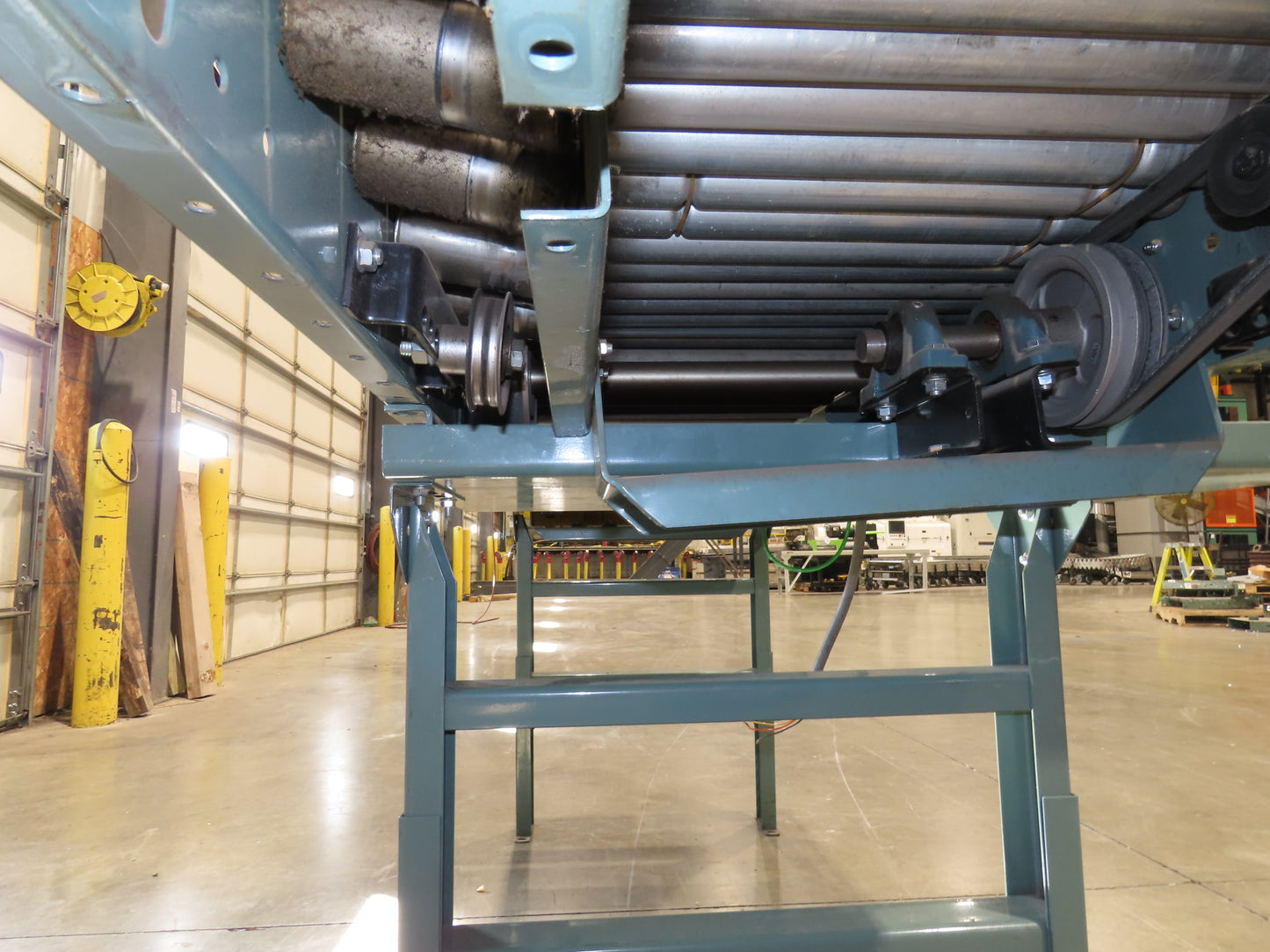 Hytrol 10'x 26" Accumulation Roller Conveyor 23"BF V-Belt Drive 1Hp 3PH 100fpm