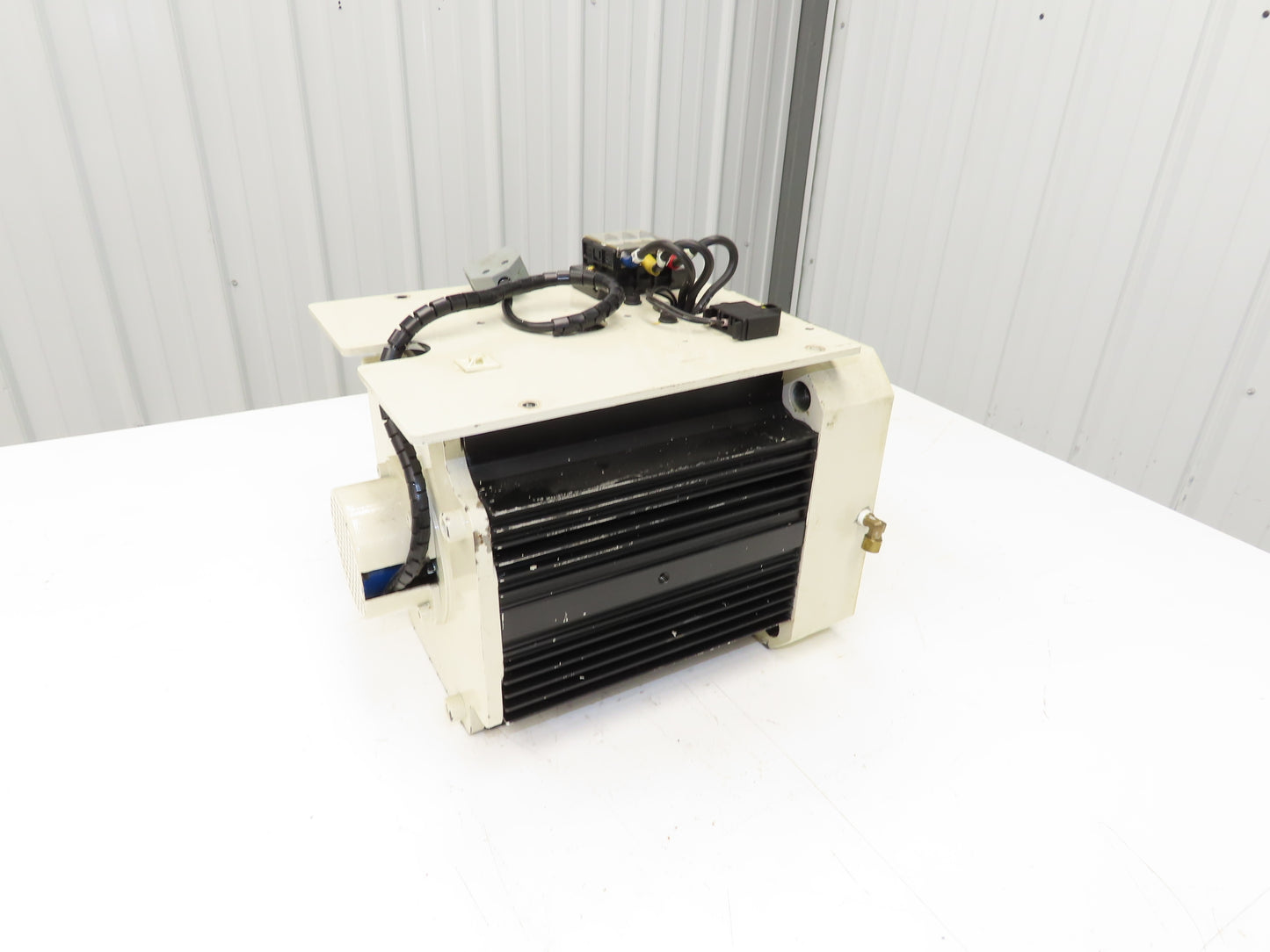 Sumitomo Type TM-E  AC Servo Motor 17kw 2000 RPM 200V C132MP Spline Shaft