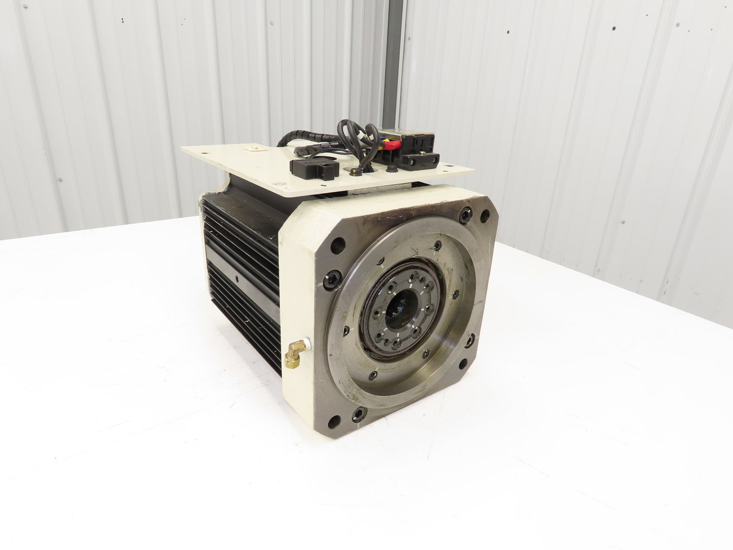 Sumitomo Type TM-E  AC Servo Motor 17kw 2000 RPM 200V C132MP Spline Shaft