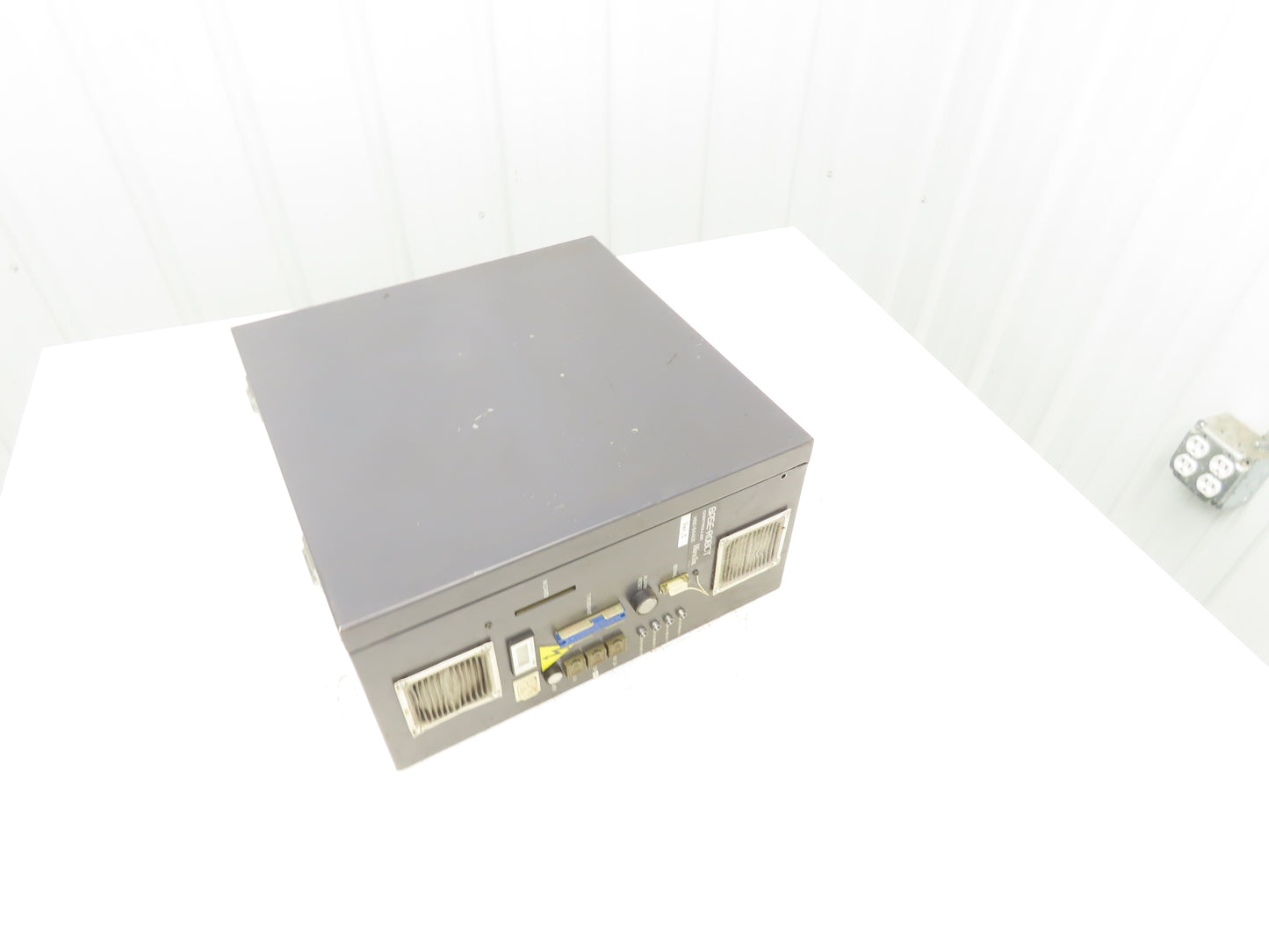 Hirata HNC-544CE Base Robot Controller 230VAC 50/60Hz 1Ph 10A