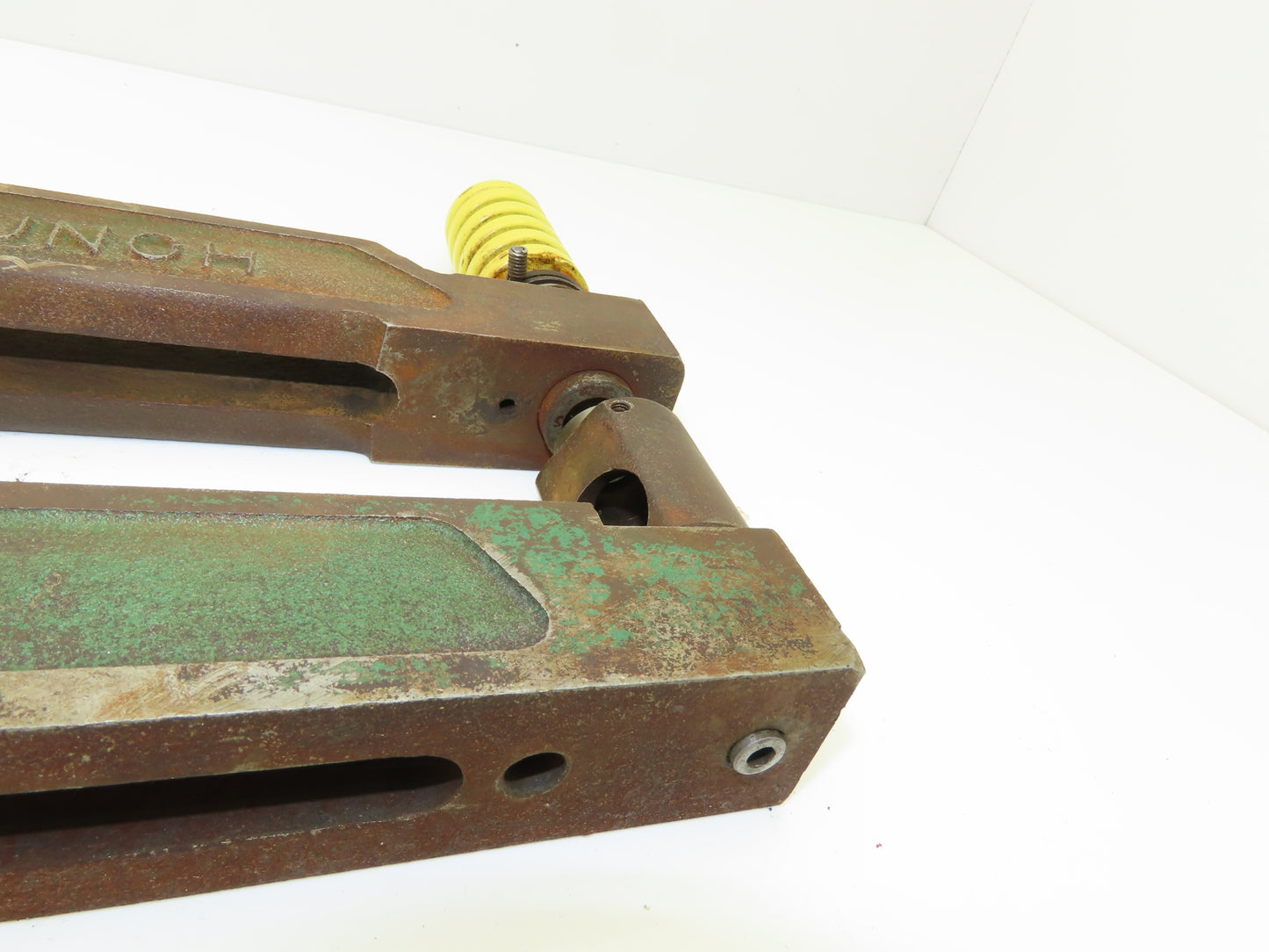 Unipunch 8AJ-1-1/2 Press Brake Punch C Frame 0.65" Circle 8" Throat 1-1/2" W