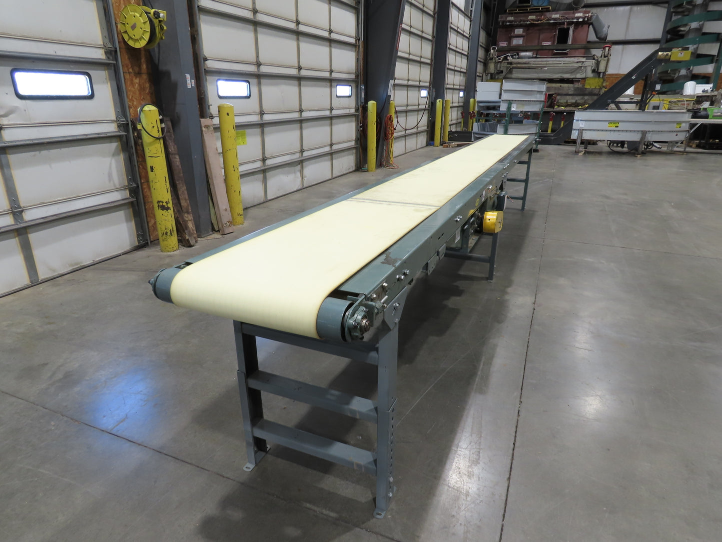 Hytrol 24"x 19' 10" Slider Bed Conveyor 18"Belt 1Hp 3PH Center Drive 110FPM