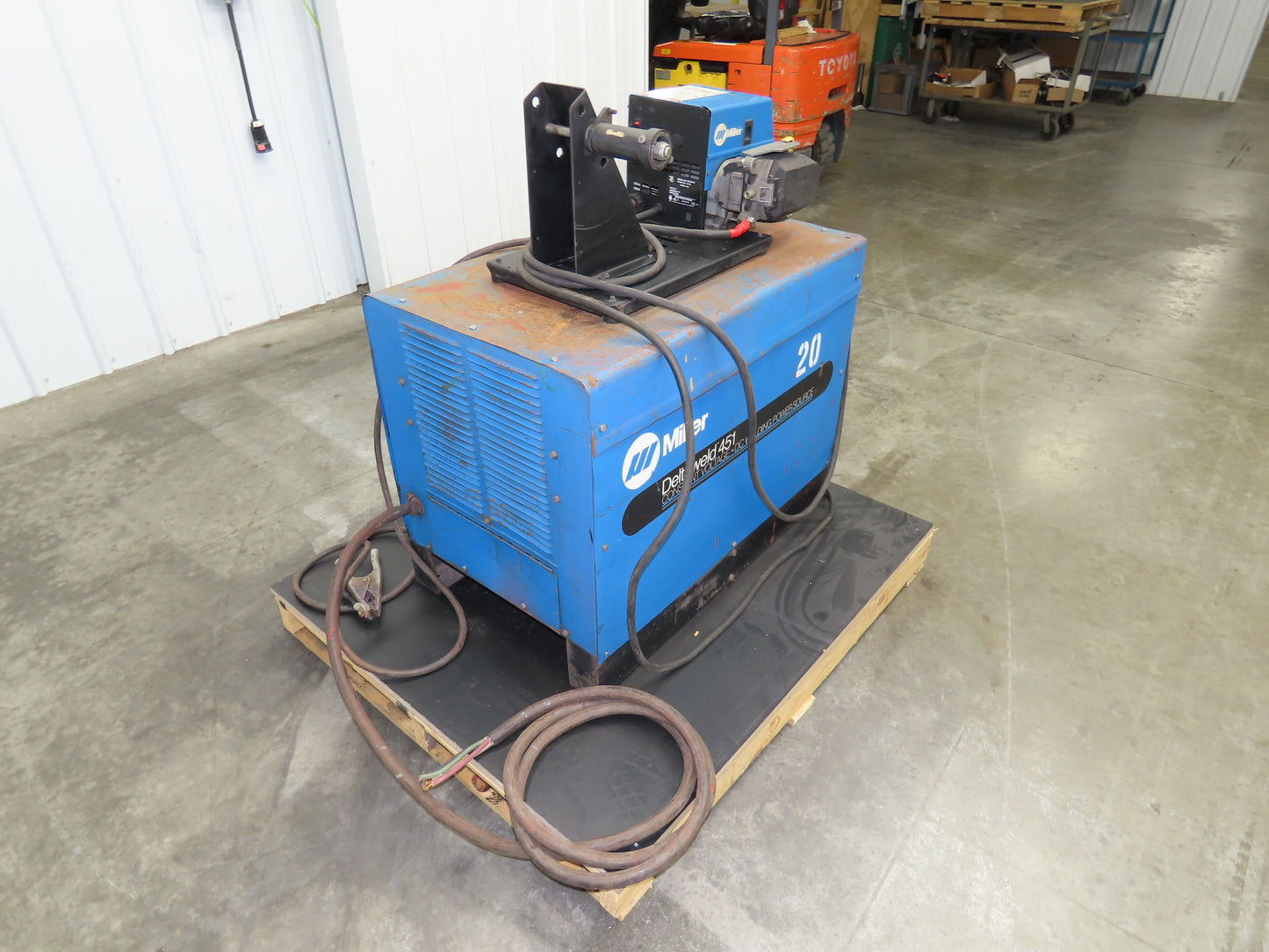 Miller Deltaweld 451 Mig Welder 450A DC Arc S-62 Wire Feeder 230/460VAC 3PH