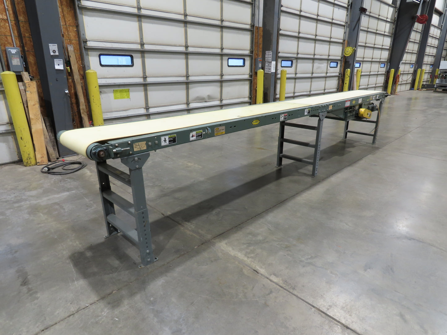 Hytrol 27"x 17' 10" Slider Bed Conveyor 18"Belt 2Hp 3PH Center Drive 86FPM