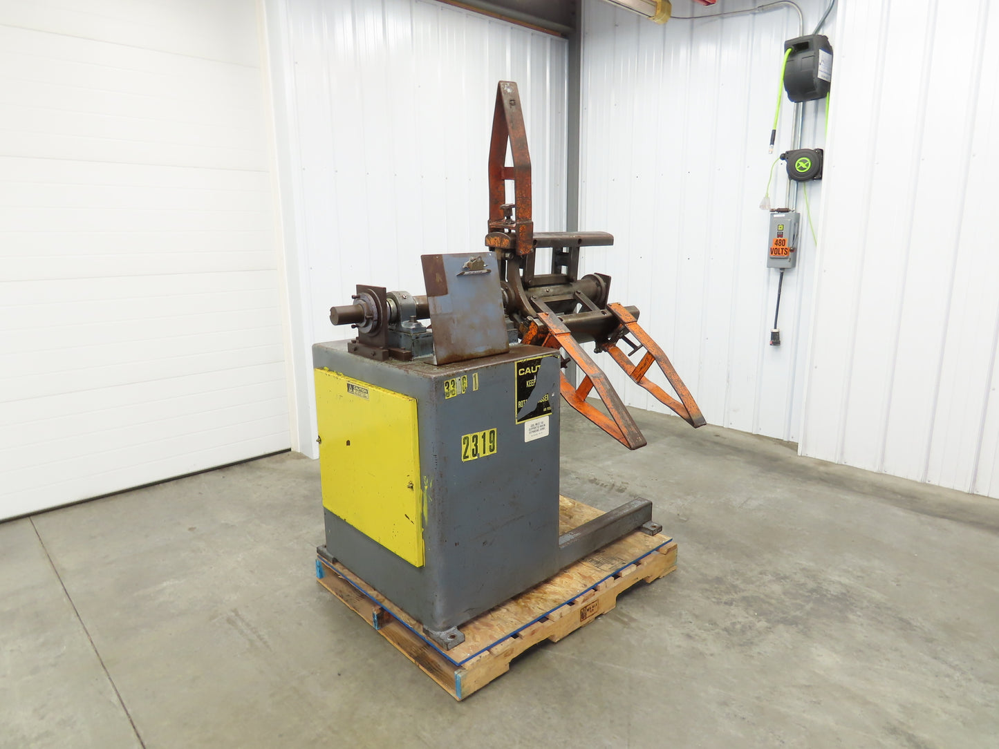 Dallas Industries R40X18 Coil Stock Uncoiler 4000lbs 16-20" ID 18" W Decoiler