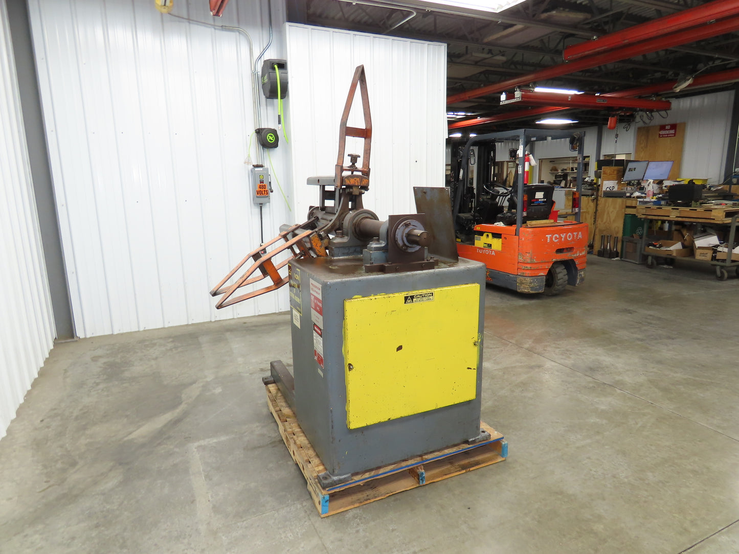 Dallas Industries R40X18 Coil Stock Uncoiler 4000lbs 16-20" ID 18" W Decoiler