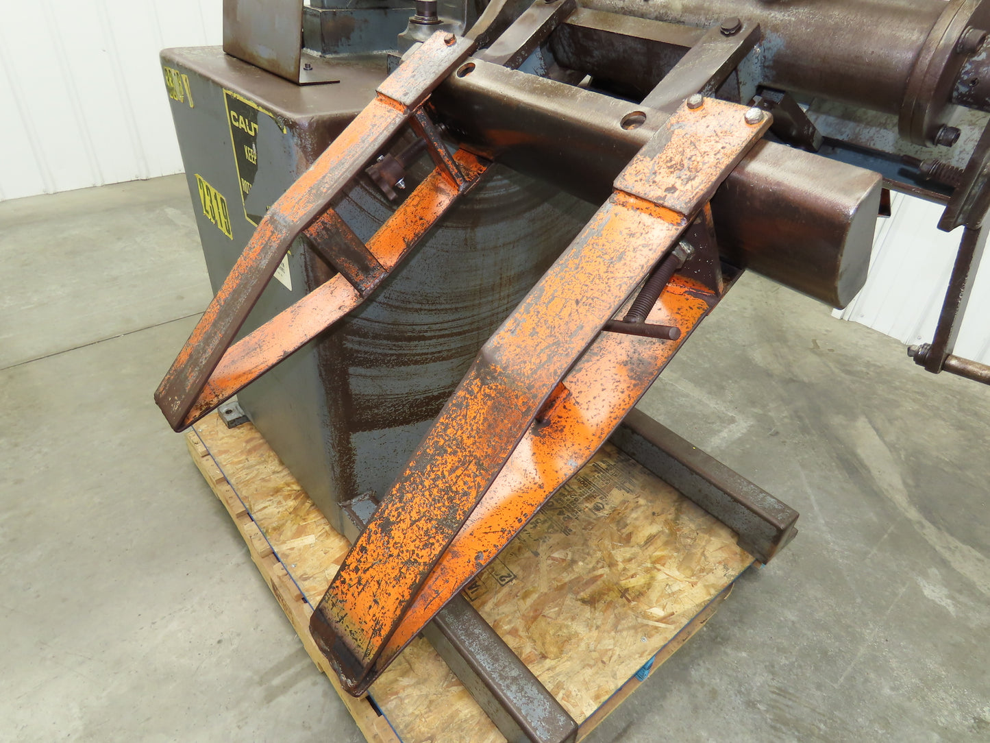 Dallas Industries R40X18 Coil Stock Uncoiler 4000lbs 16-20" ID 18" W Decoiler