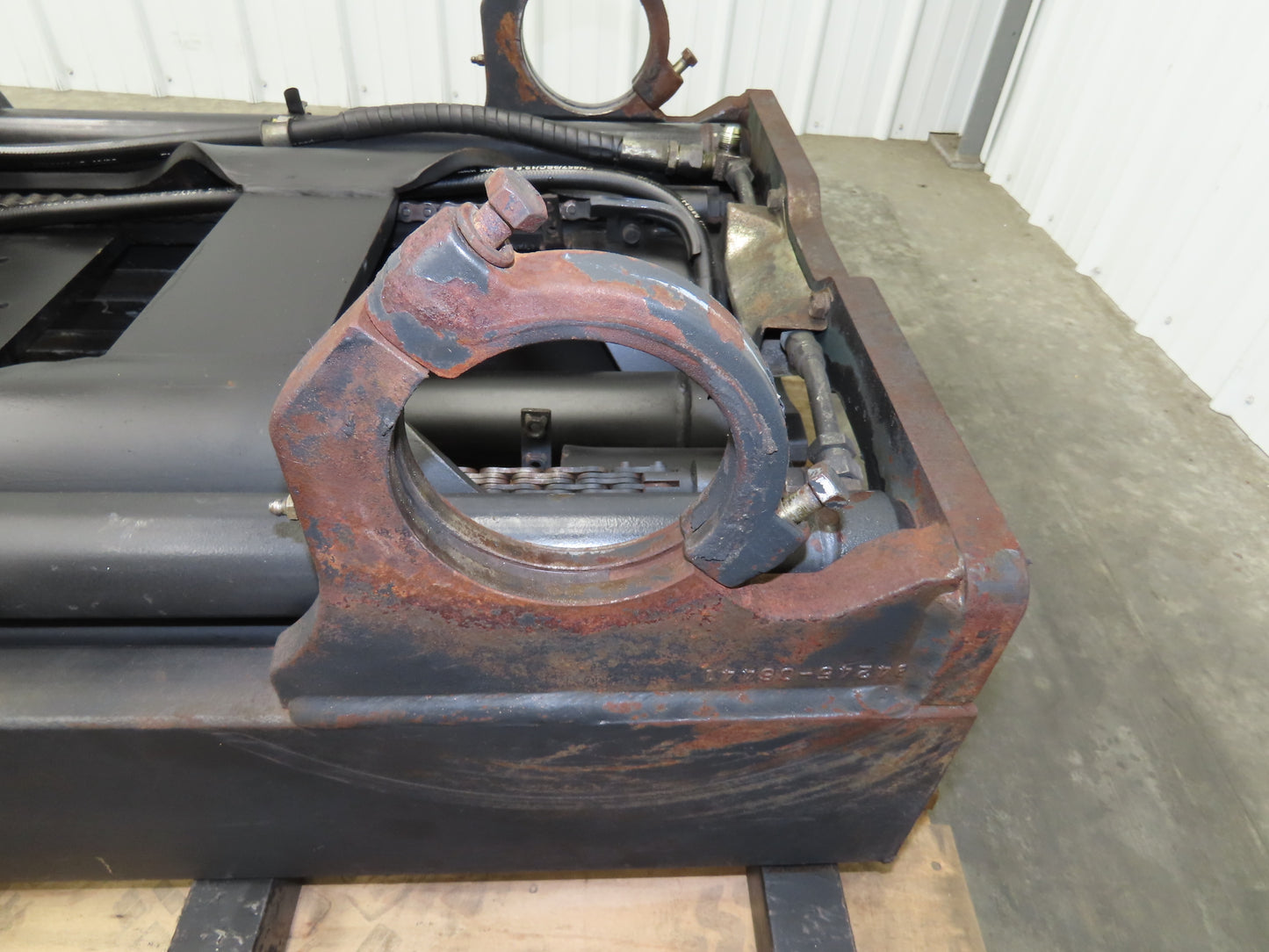 Mitsubishi FGC25K Forklift Mast 185" 3-Stage Tilt Class 2 Gas 5000lbs Capacity