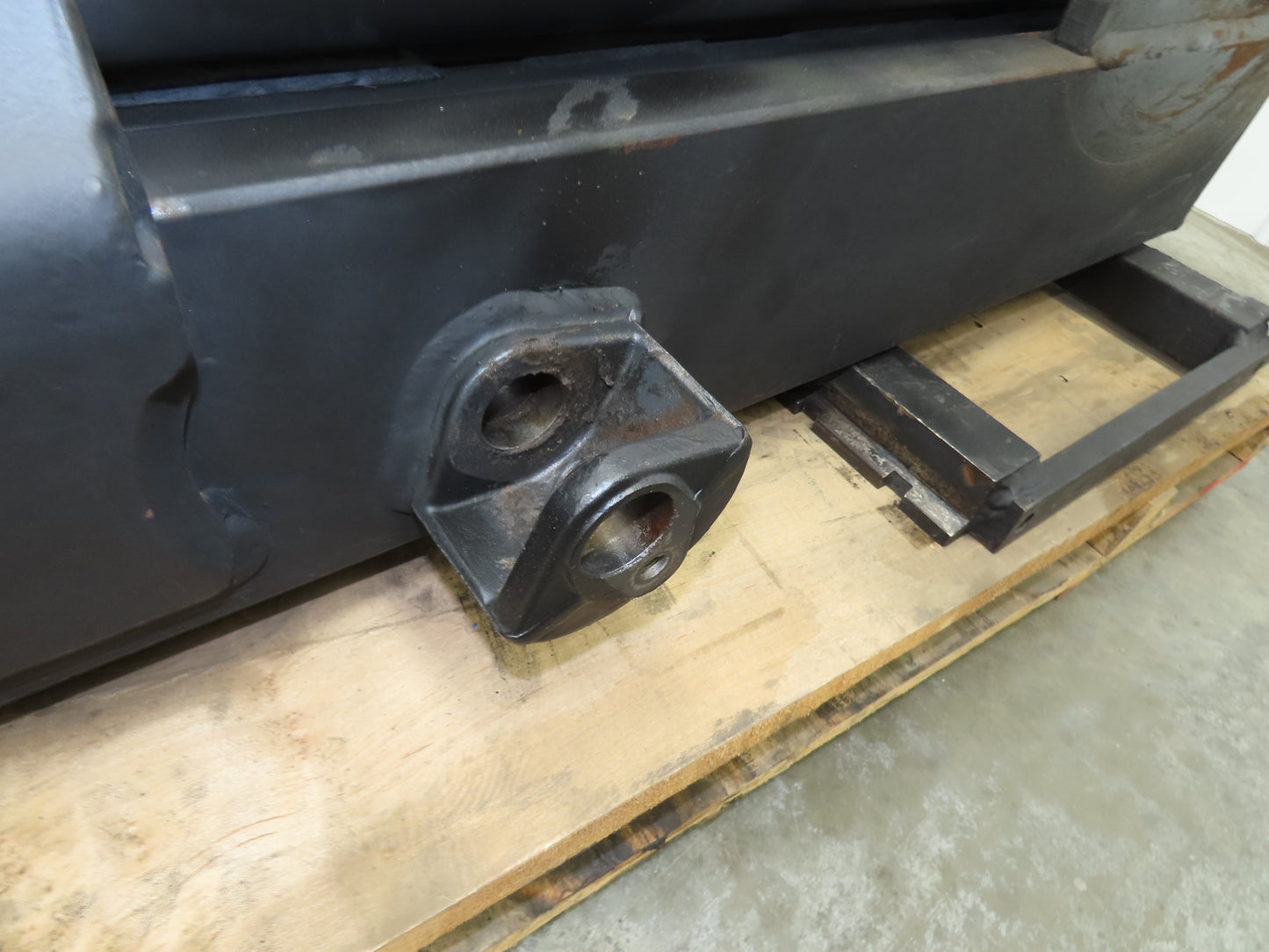 Mitsubishi FGC25K Forklift Mast 185" 3-Stage Tilt Class 2 Gas 5000lbs Capacity