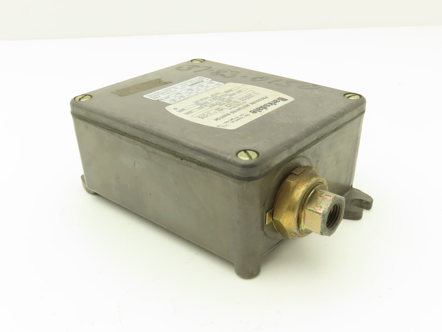 Barksdale B2T-M32 Pressure Actuated Switch 160-3200 PSI