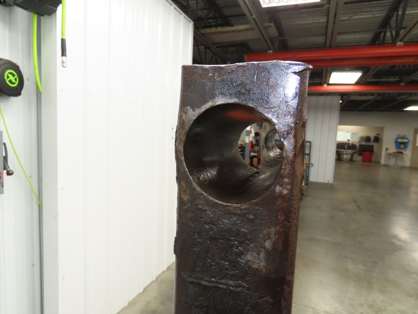 Hyster H300A 3-1/2" X 8" X 72" Pin-Type Shaft-Mounted Forklift Forks 30000lbs 6'