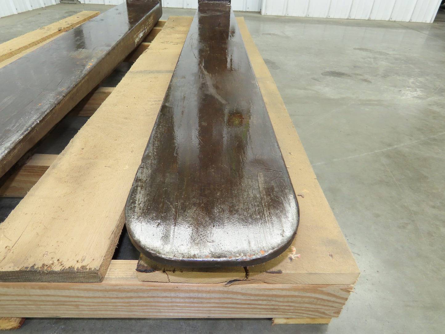 Hyster H300A 3-1/2" X 8" X 72" Pin-Type Shaft-Mounted Forklift Forks 30000lbs 6'