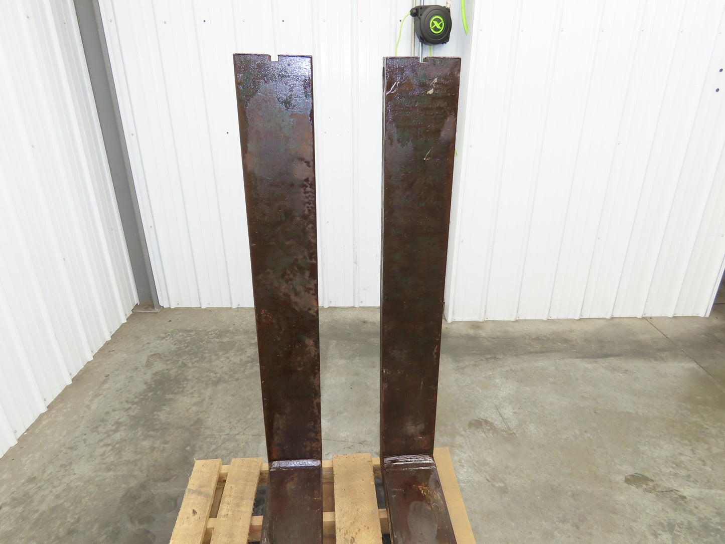 Hyster H300A 3-1/2" X 8" X 72" Pin-Type Shaft-Mounted Forklift Forks 30000lbs 6'