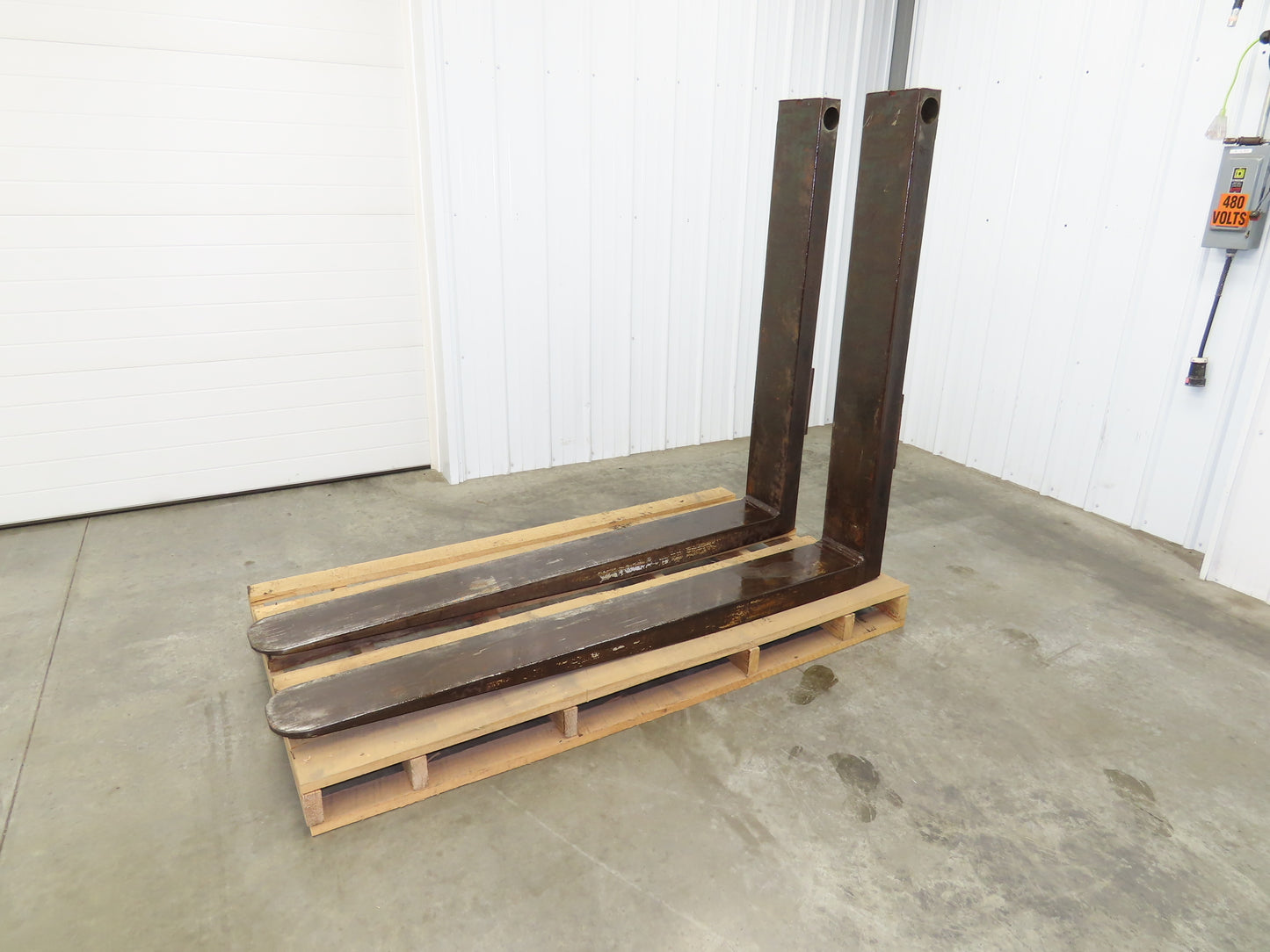 Hyster H300A 3-1/2" X 8" X 72" Pin-Type Shaft-Mounted Forklift Forks 30000lbs 6'