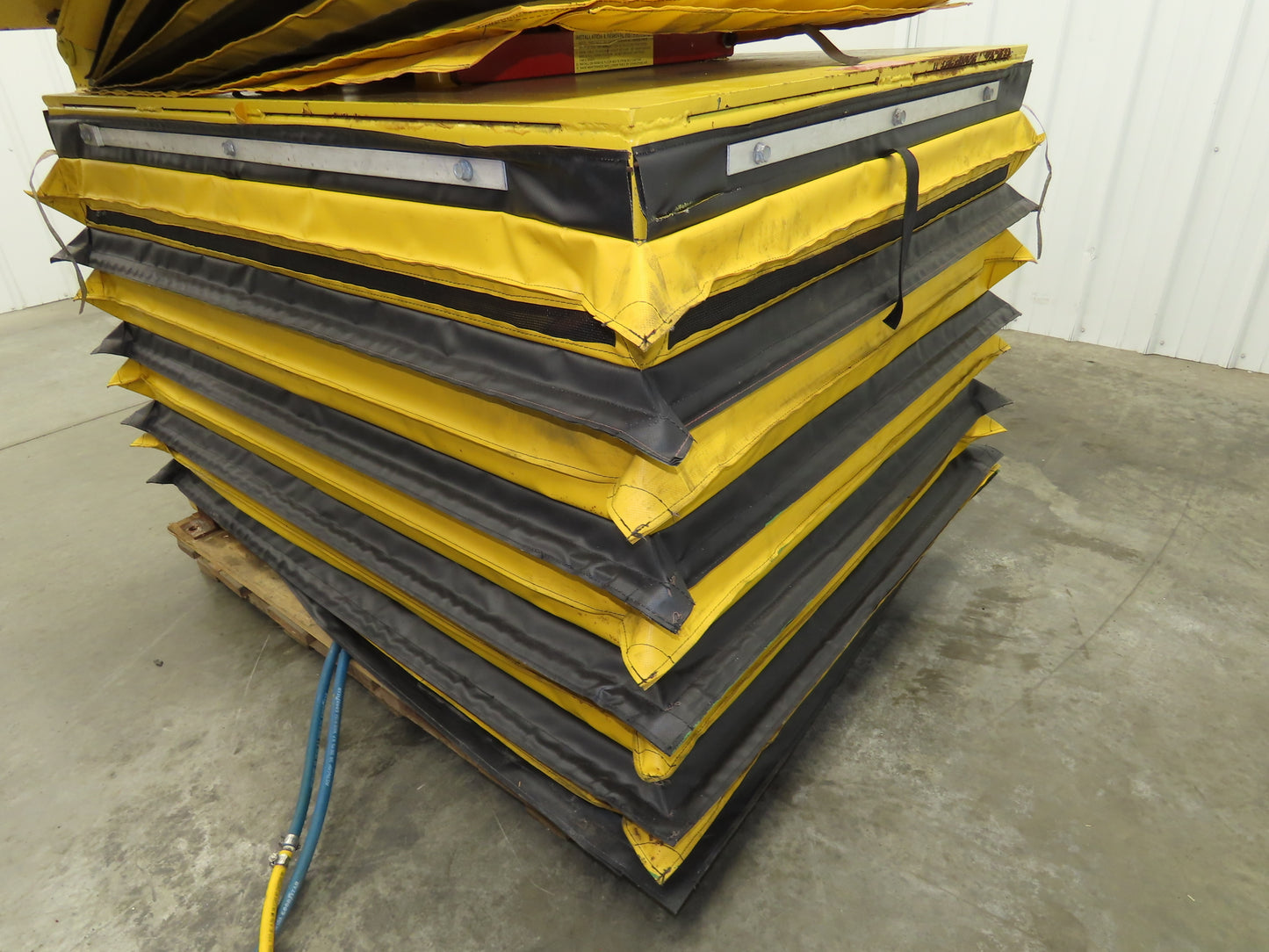 Knight FLT5257 Pneumatic Lift Tilt Table Tote Tipper 4000lb 30° Degree 57x52"