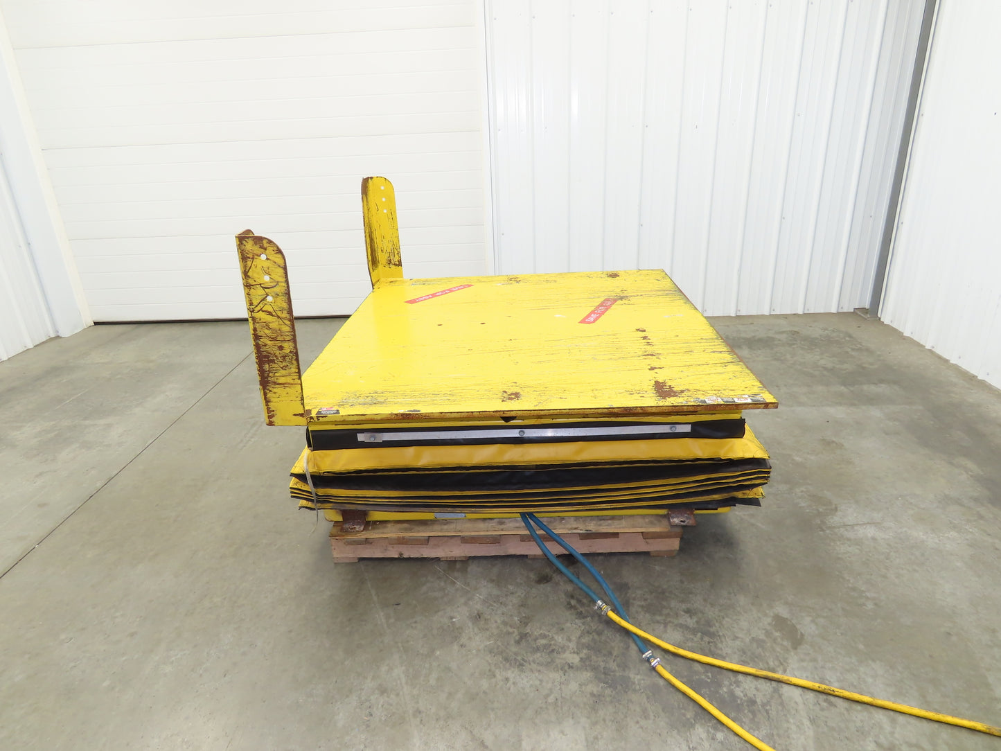 Knight FLT5257 Pneumatic Lift Tilt Table Tote Tipper 4000lb 30° Degree 57x52"