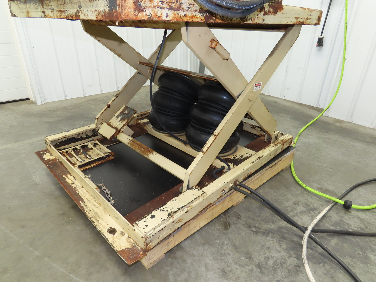 Pneumatic Lift Tilt Table Tote Tipper 2000lb 28° Degree 50x46" Top