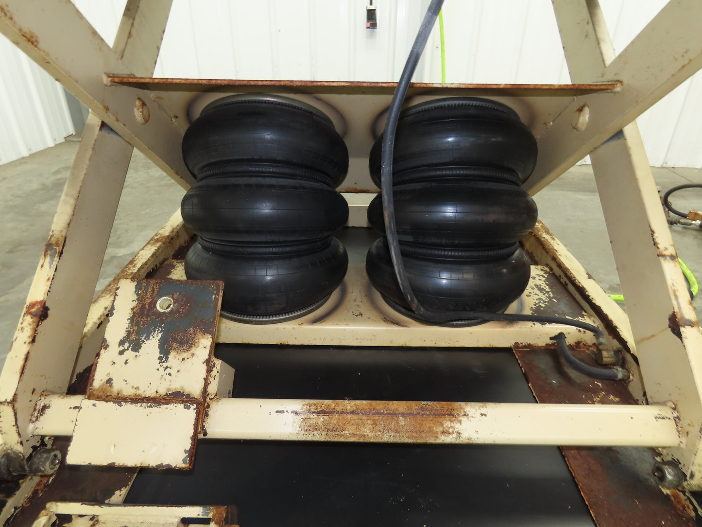 Pneumatic Lift Tilt Table Tote Tipper 2000lb 28° Degree 50x46" Top