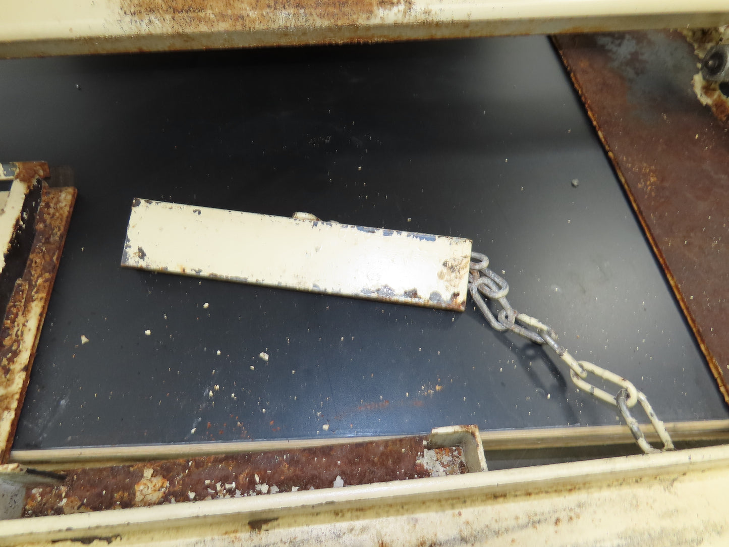 Pneumatic Lift Tilt Table Tote Tipper 2000lb 28° Degree 50x46" Top