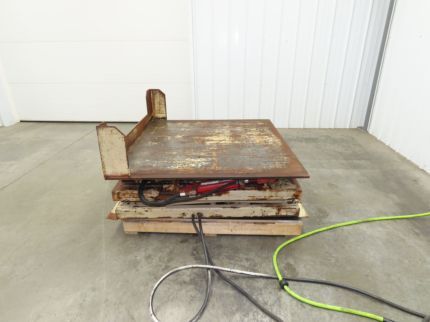 Pneumatic Lift Tilt Table Tote Tipper 2000lb 28° Degree 50x46" Top