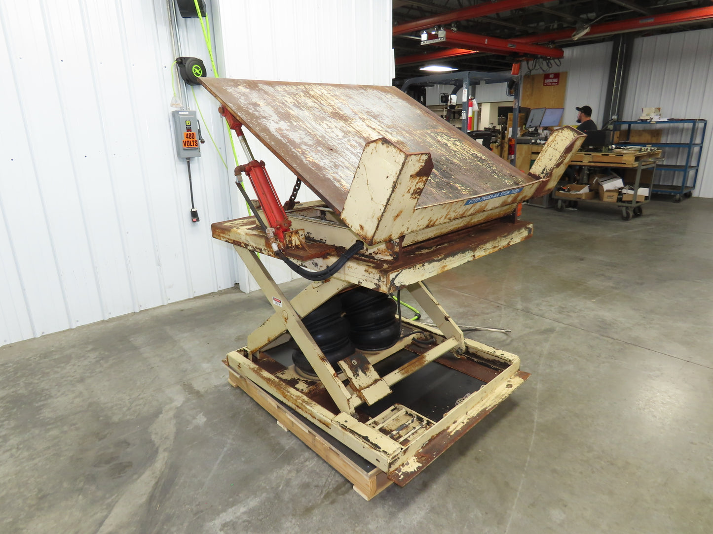 Pneumatic Lift Tilt Table Tote Tipper 2000lb 28° Degree 50x46" Top