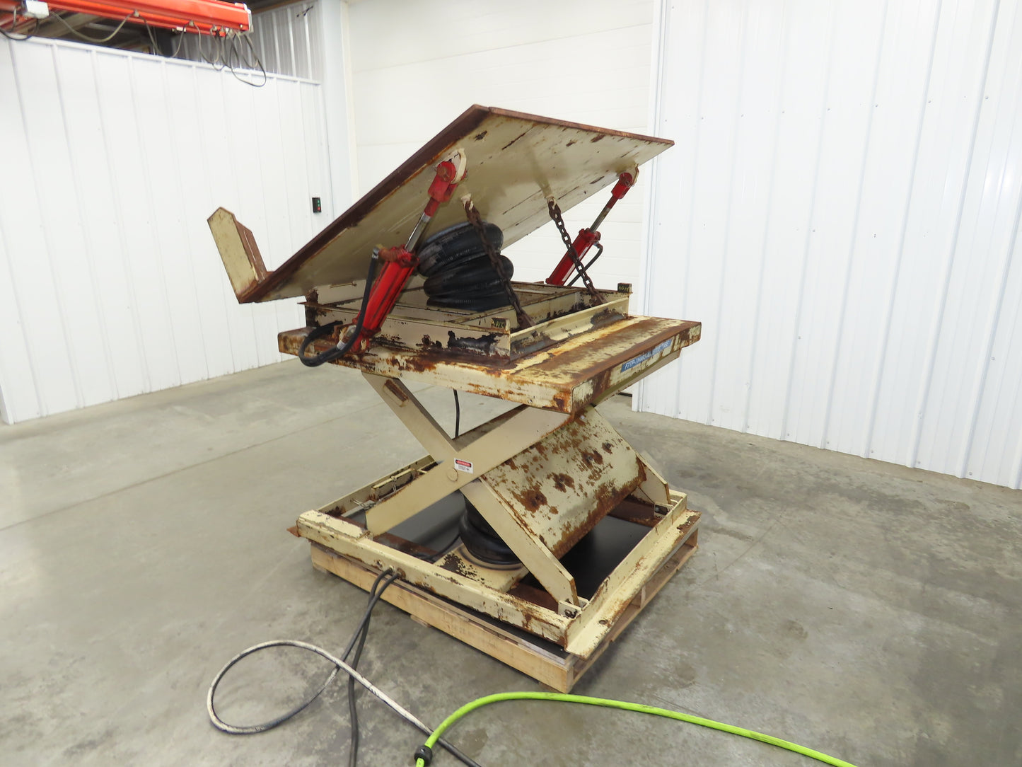 Pneumatic Lift Tilt Table Tote Tipper 2000lb 28° Degree 50x46" Top