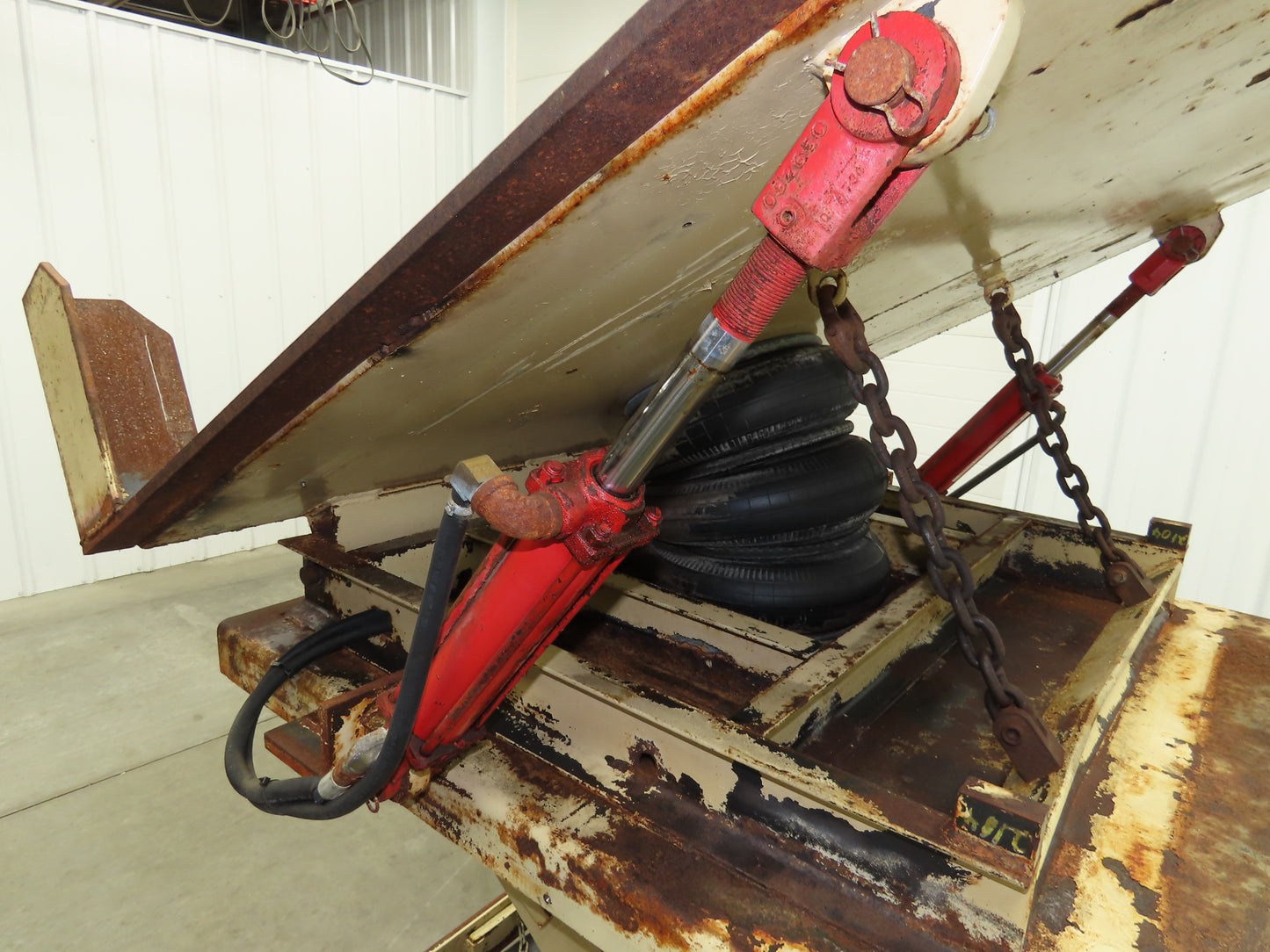 Pneumatic Lift Tilt Table Tote Tipper 2000lb 28° Degree 50x46" Top