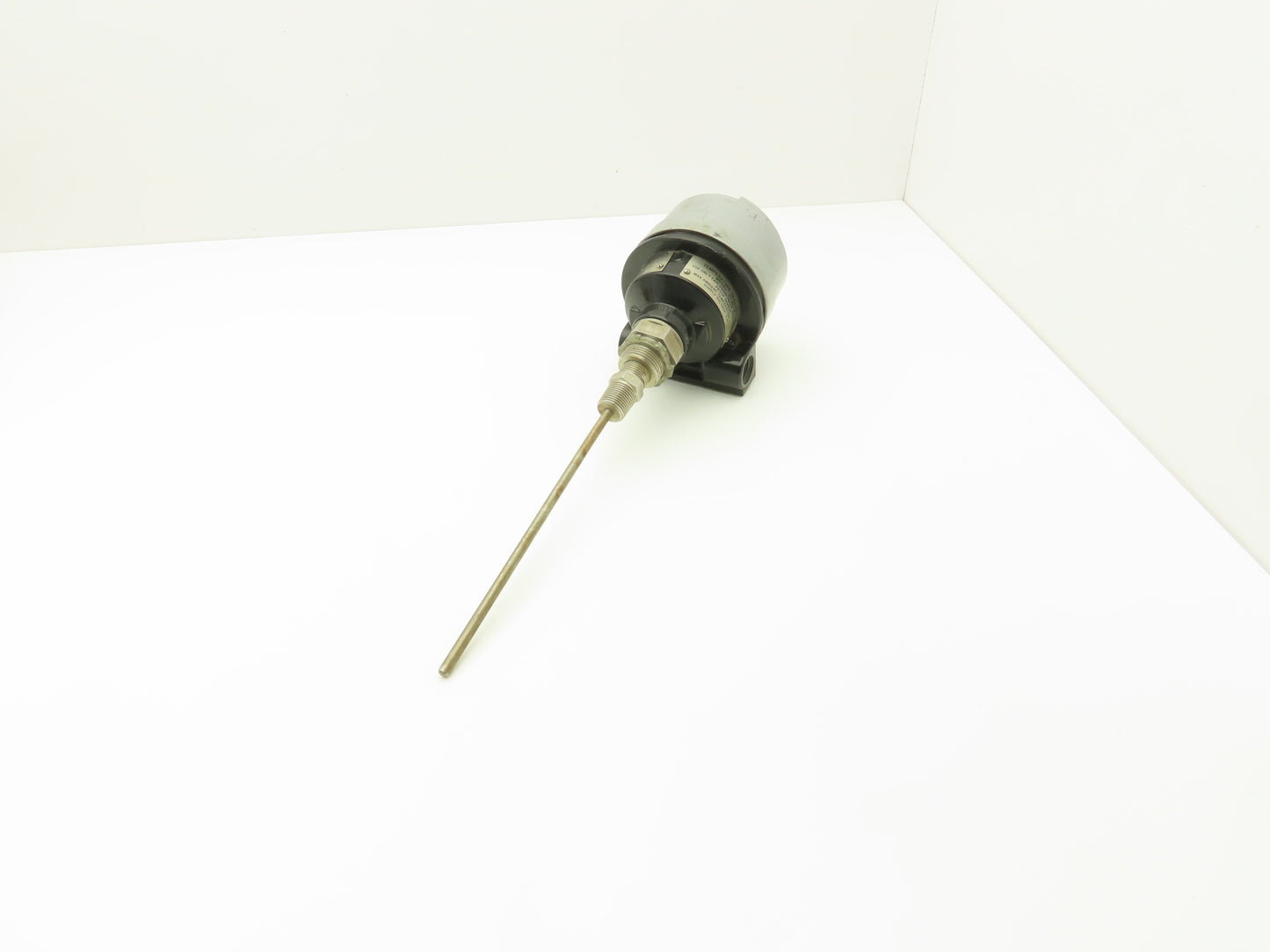 Hy-Cal CT-881-A Temperature Transmitter 8" Probe 9-45VDC