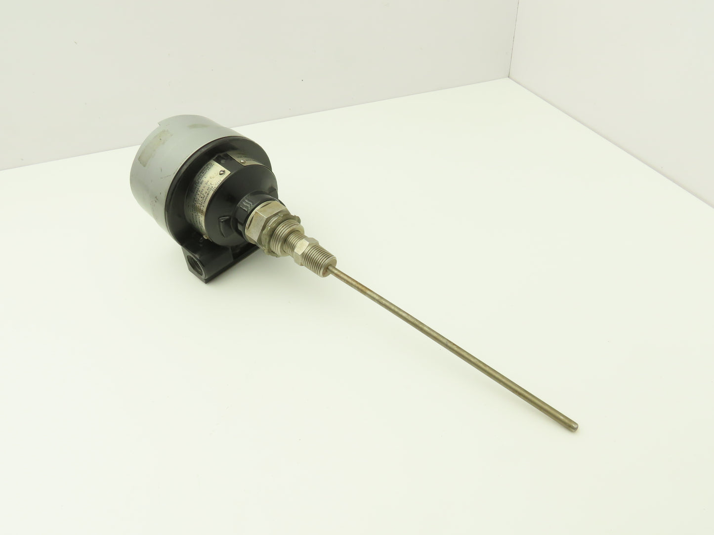 Hy-Cal CT-881-A Temperature Transmitter 8" Probe 9-45VDC