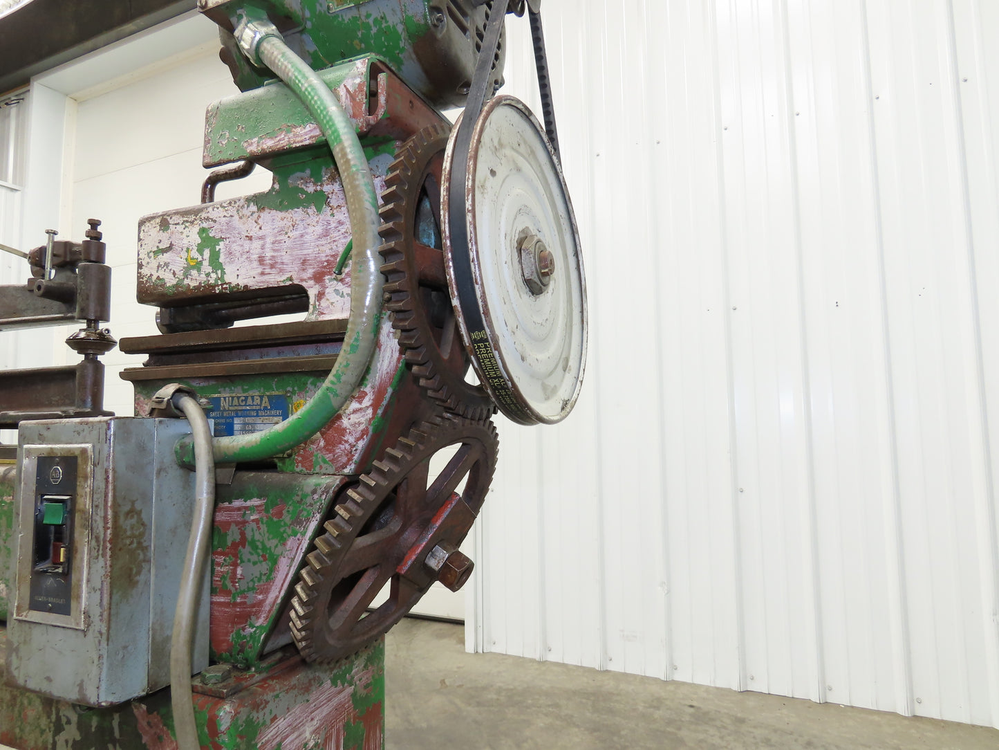 Niagara 13 Power Metal Circle Shear 32" Circle Cutter 16GA 1/2Hp 230/460 3Ph