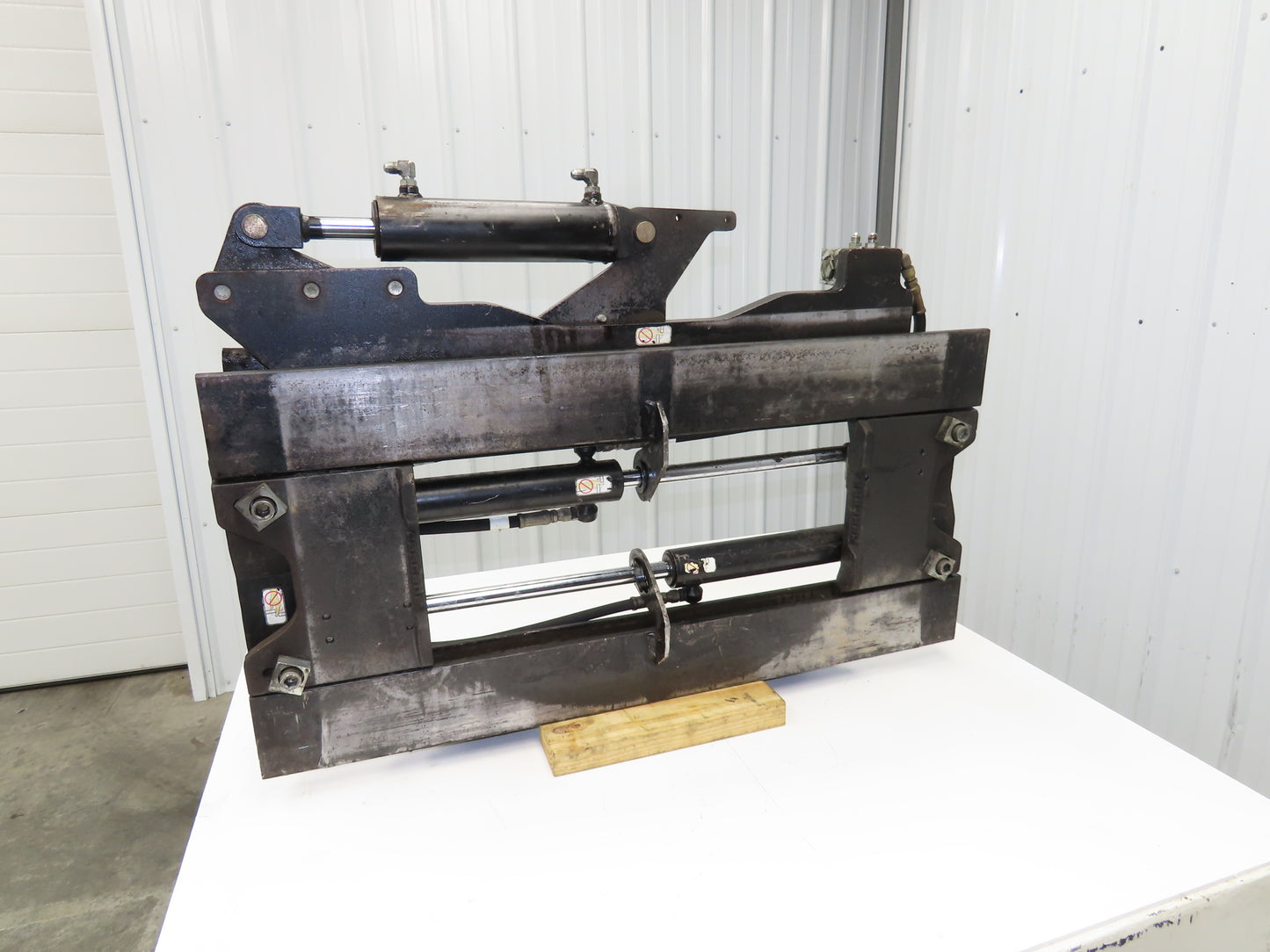 Cascade Forklift Class 3 SideShift Fork Positioner Attachment 20"x 41" W 10000lb