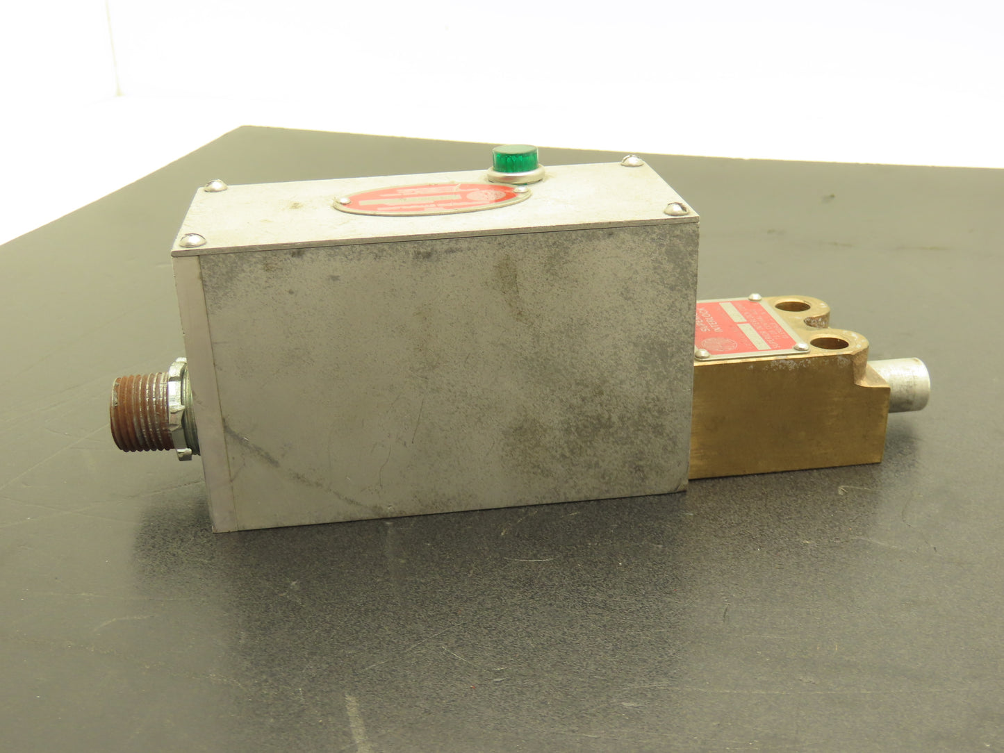 Superior Interlock B-90.995 Safety Interlock Device 125VDC Activated Solenoid