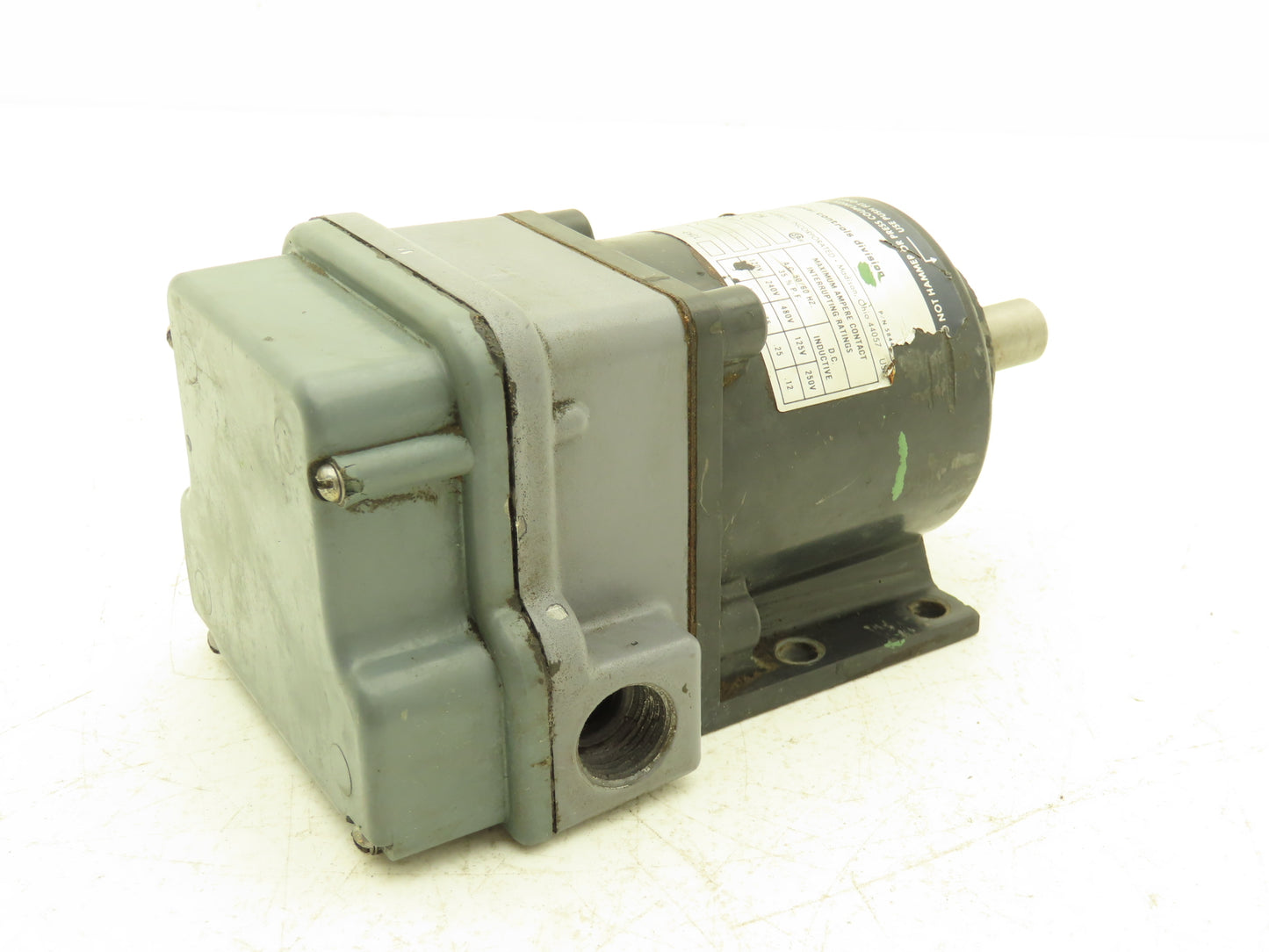 Hubbell  2210-232CC13  Pilot Duty Speed Switch Industrial Controls 5/8" Shaft