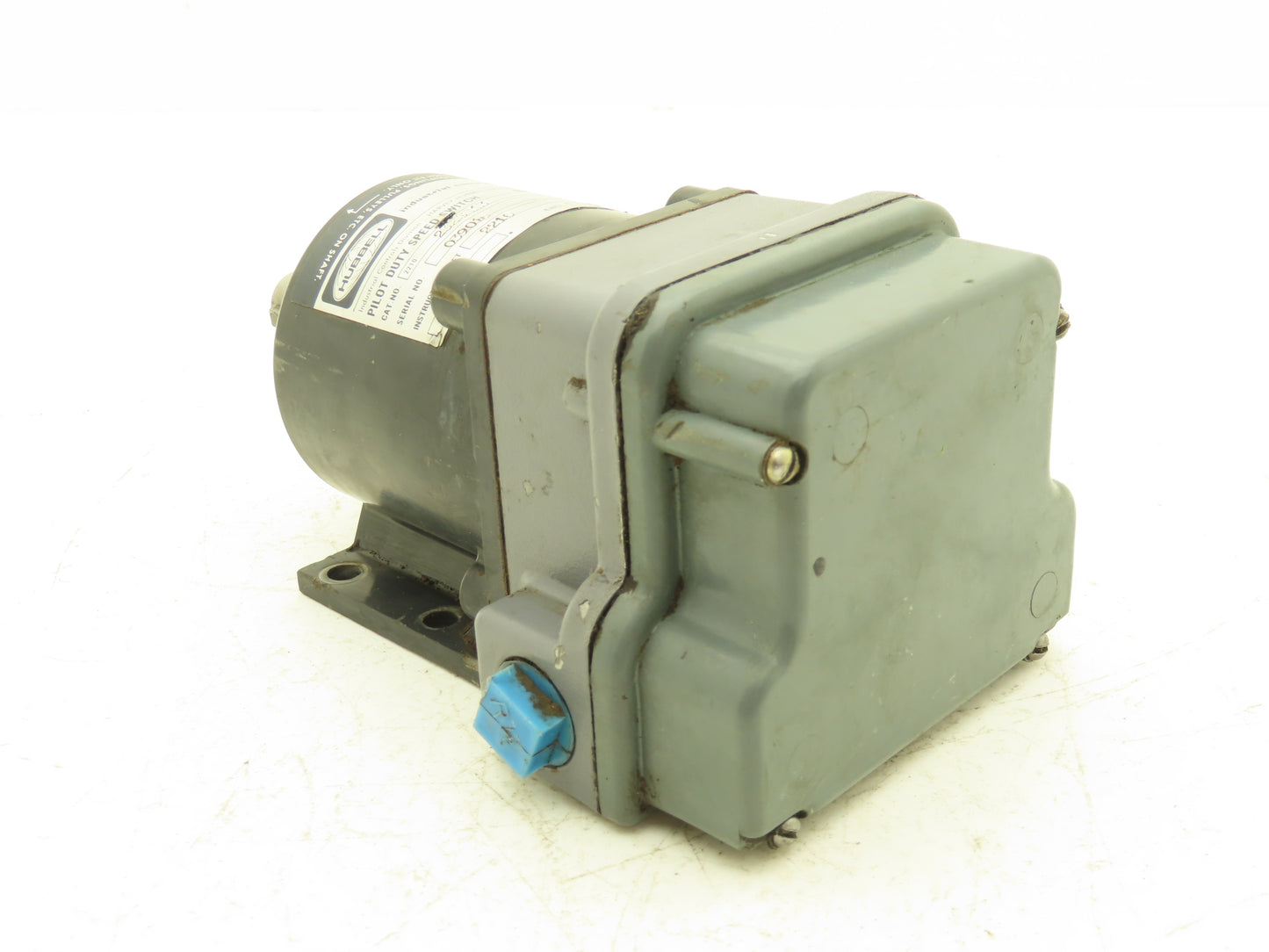 Hubbell  2210-232CC13  Pilot Duty Speed Switch Industrial Controls 5/8" Shaft