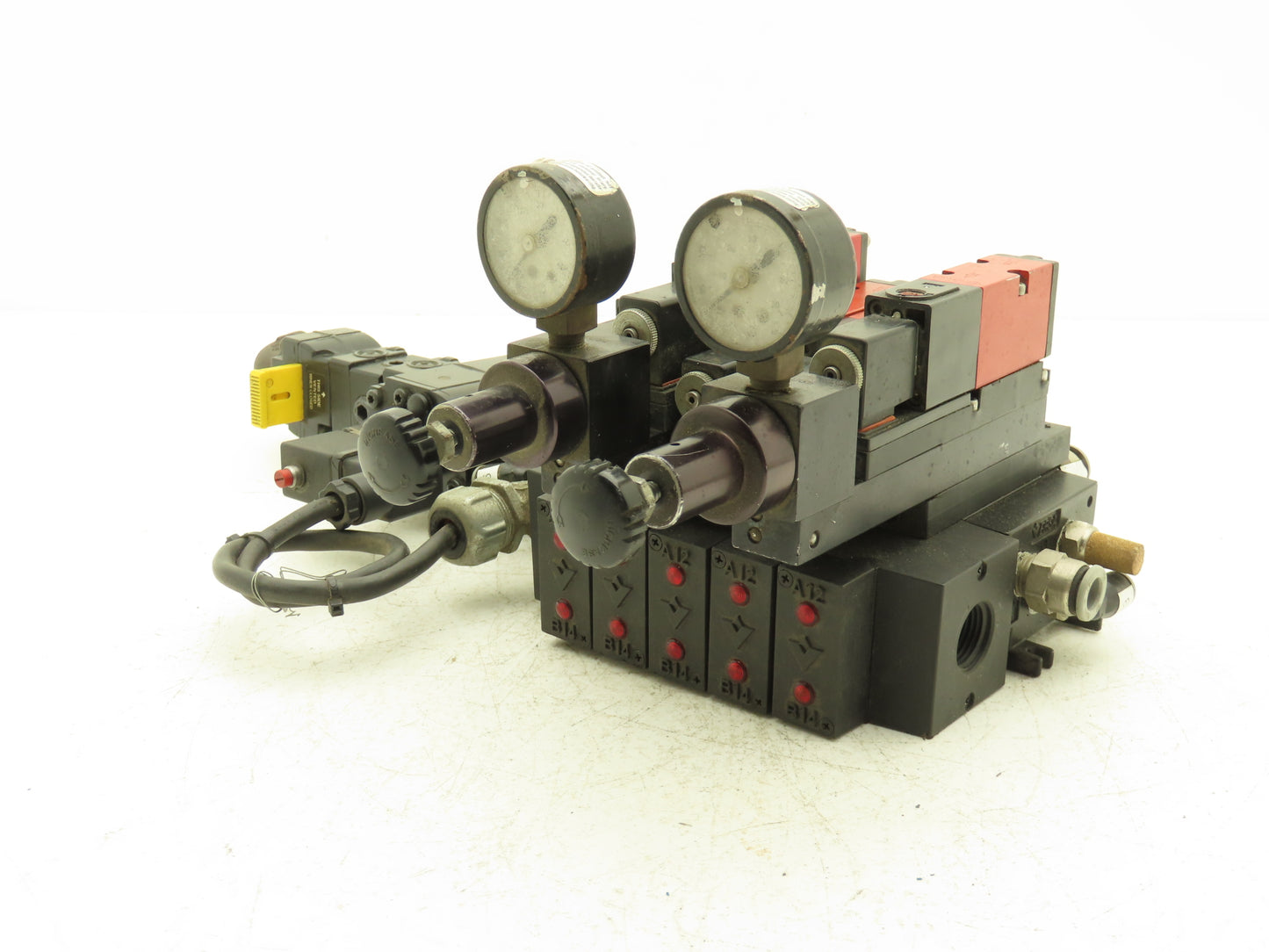 Versa CSG-4232-043-P-A120 Pneumatic Solenoid Valve Manifold Assy C5M-4302-5-PL-X