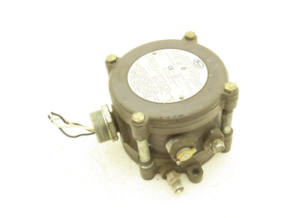 Dwyer 1950G-0-B-24 Explosion Proof Differential Pressure Switch 24VDC/120-240VAC
