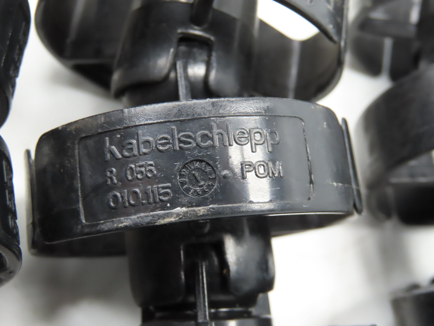 Kabelschlepp R056 1010.115 Energy Chain Cable Carrier Round POM 56mm OD 22' Long