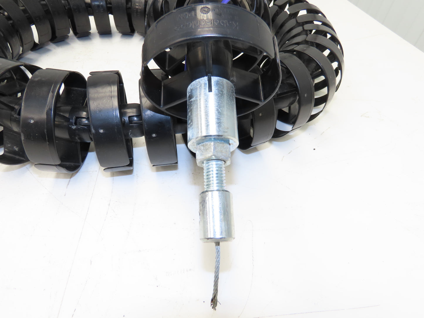 Kabelschlepp R085 10.175 Energy Chain Cable Carrier Round POM 85mm OD 98" Length