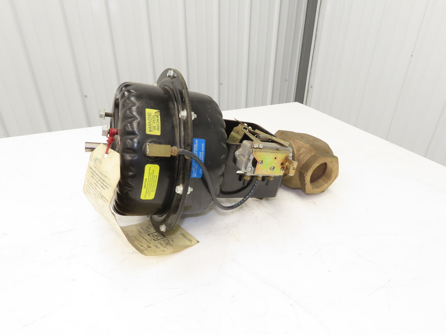 Johnson Controls MP843E Pneumatic Actuator with 2-Way Brass Globe Valve 2"NPT