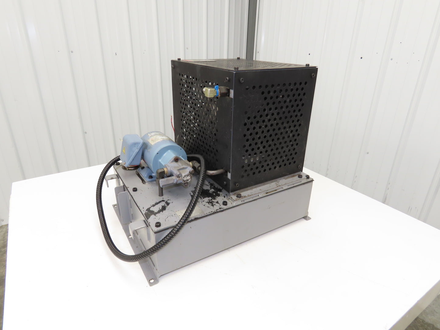 Nippon TOP-13MA Trochoid Spindle Oil Cooler Unit Pump 7 Gal Tank 220V Motor