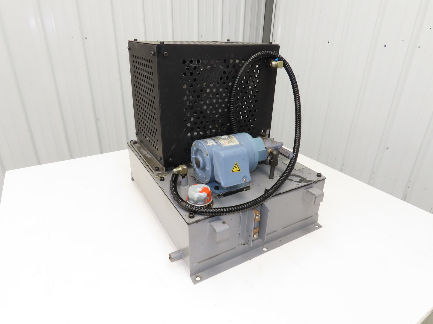 Nippon TOP-13MA Trochoid Spindle Oil Cooler Unit Pump 7 Gal Tank 220V Motor