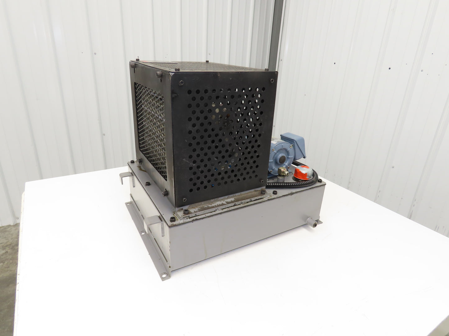 Nippon TOP-13MA Trochoid Spindle Oil Cooler Unit Pump 7 Gal Tank 220V Motor