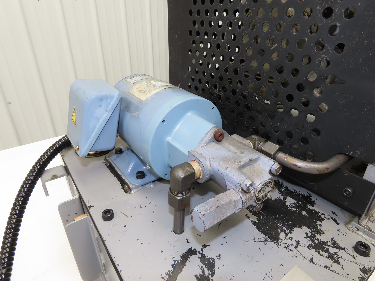 Nippon TOP-13MA Trochoid Spindle Oil Cooler Unit Pump 7 Gal Tank 220V Motor