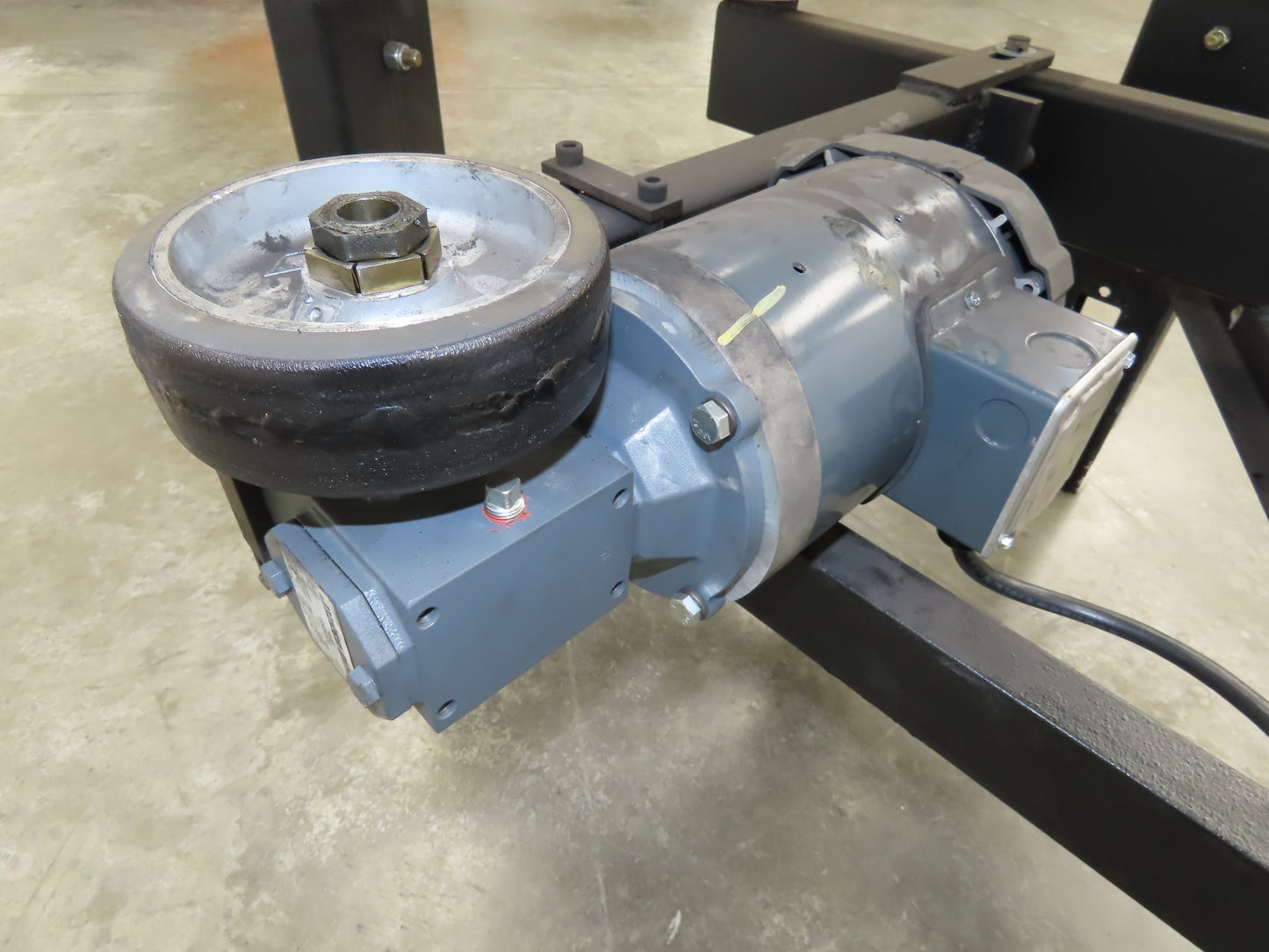 3/8" Steel Top Turn Table Work Bench 52"x25.25" 230/460V 3Ph