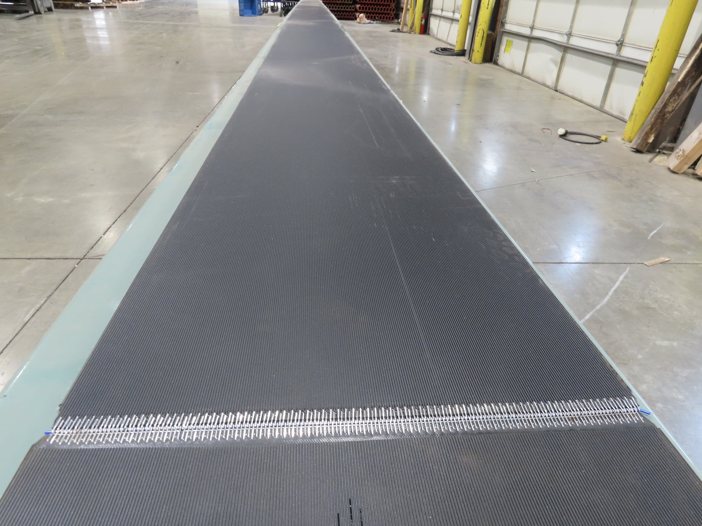 Hytrol 18"x 50' 10" Slider Bed Conveyor 15.5" Belt 2Hp 3PH Center Drive 50FPM