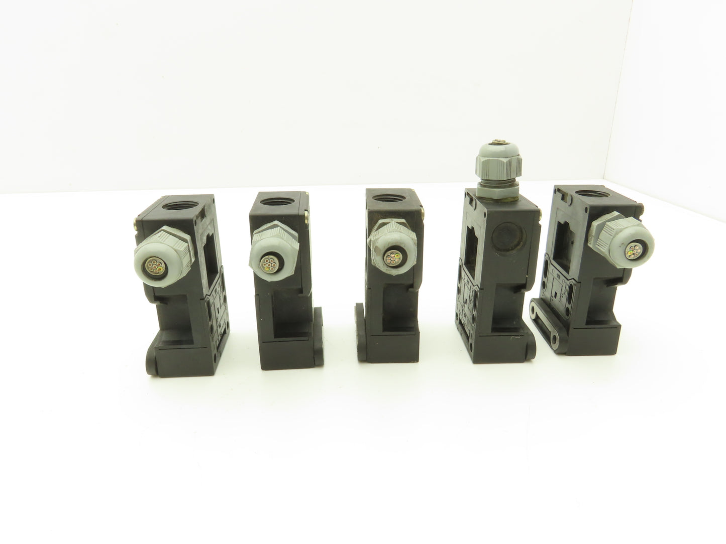 Schmersal AZ16-12ZVRK Safety Interlock Switch 1/NO 2/NC Contacts  Lot of 5