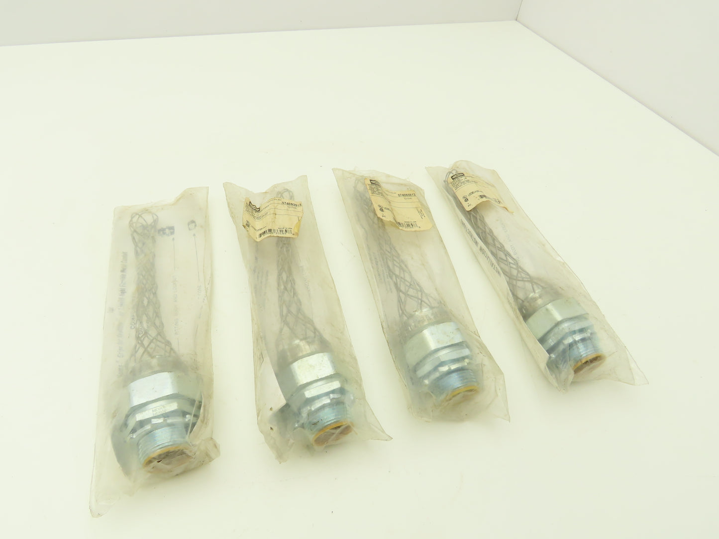 Hubbell 074093513 Liquidtight Flexible Conduit Grip Connector 3/4" Lot of 4