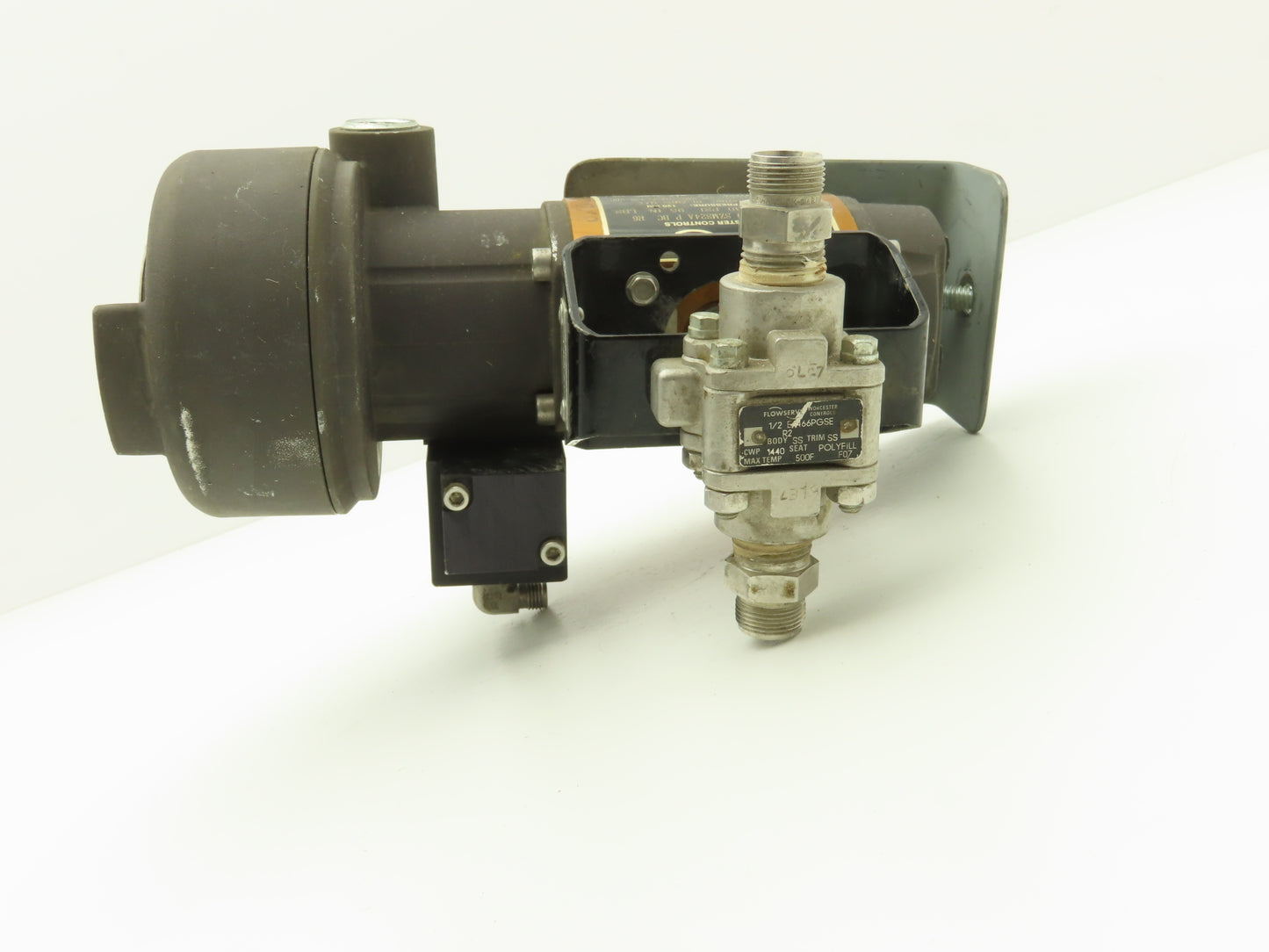 Flowserve 10I 39 SZMS24A P BC R6 Pneumatic Actuator with 1/2"NPT SS Ball Valve