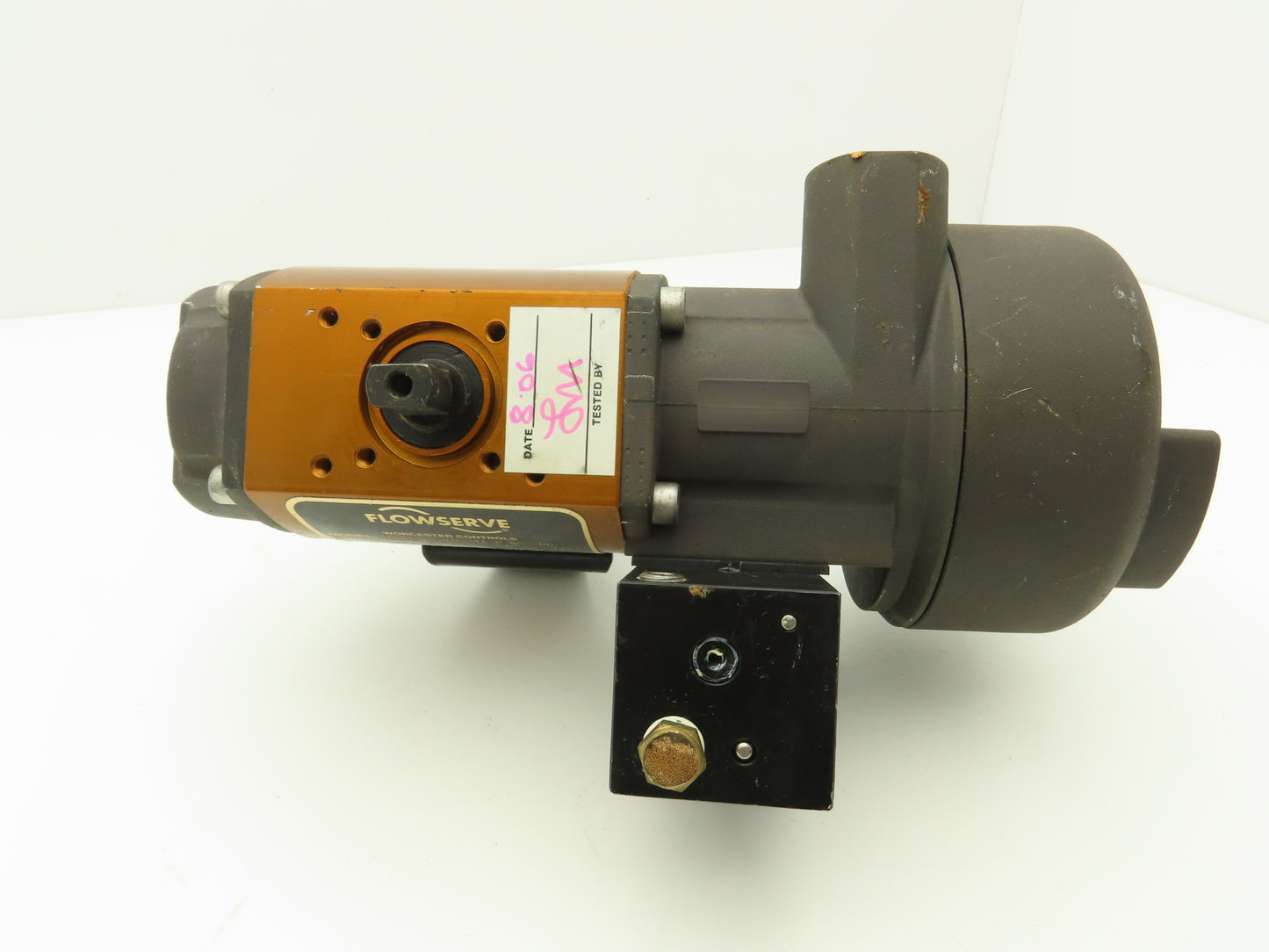 Flowserve 10I9 39 SZMS24A P BC R6 Pneumatic Actuator with 1/2"NPT SS Ball Valve
